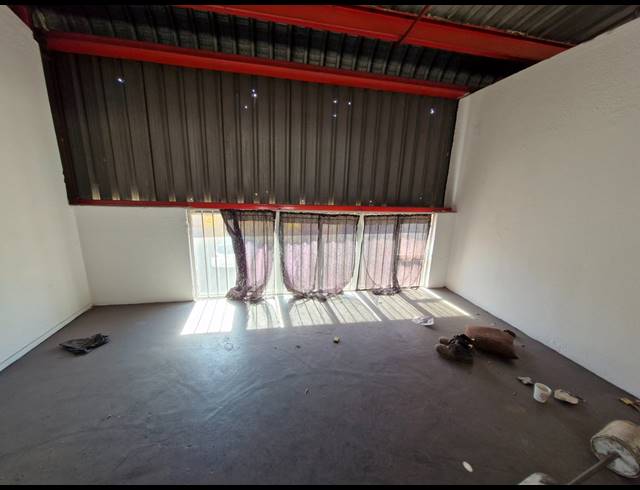 173M² WAREHOUSE TO LET IN JET PARK